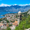 Cảng du thuyền Kotor và tháp Lake and Bell, Montenegro, Châu Âu